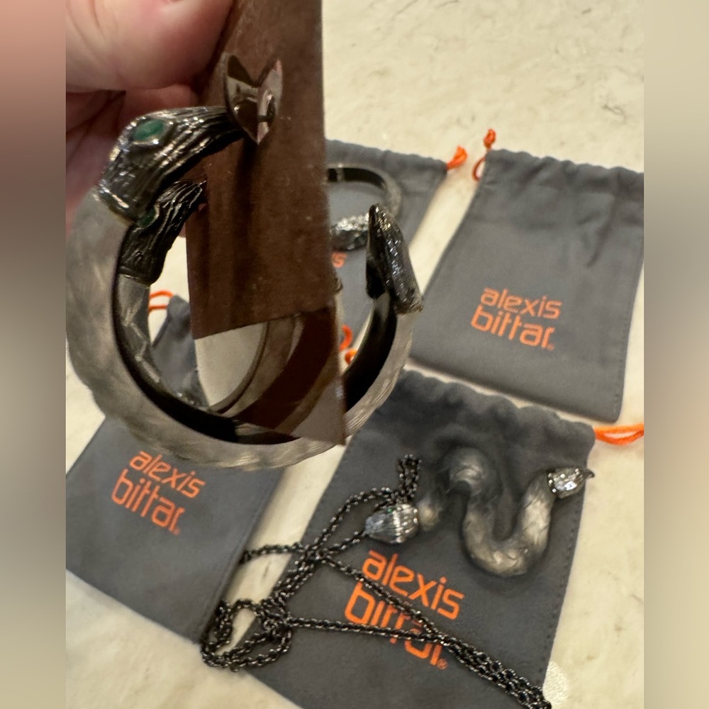 Collectors! Alexis Bittar 5 piece serpent lucite set gray w/green crystals FAB! - Picture 16 of 16